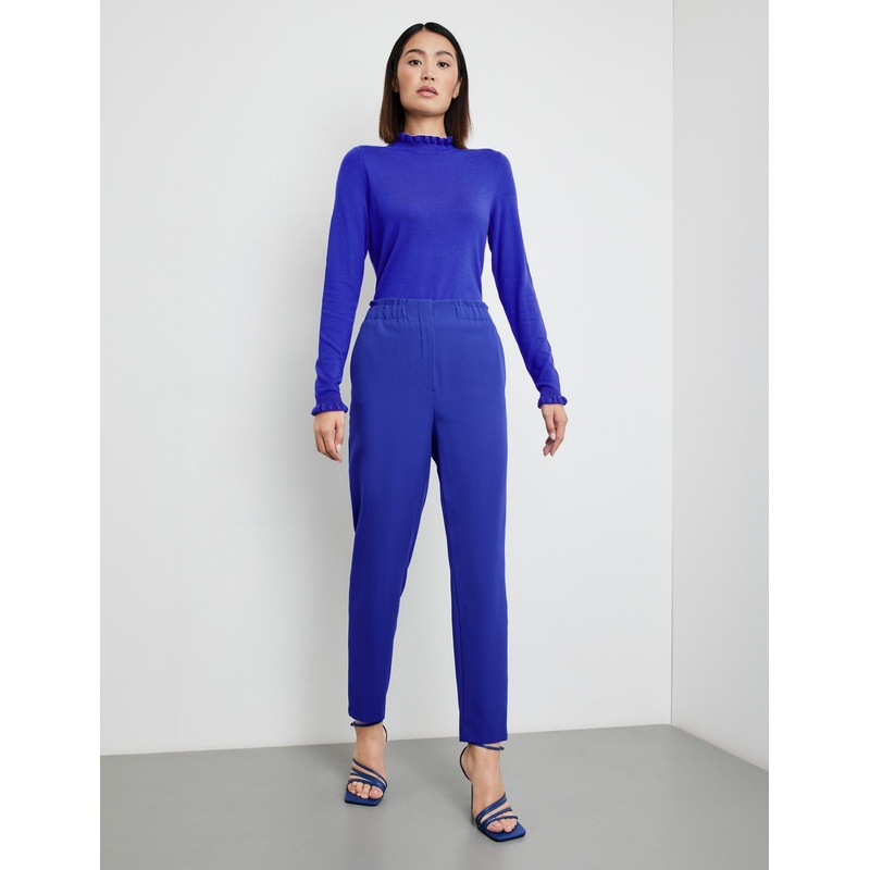 Flowing 7/8-Length Trousers In A Slim Fit
