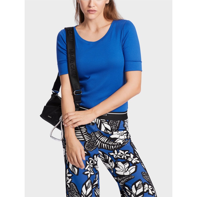 Body Hugging T-Shirt With Sleeves