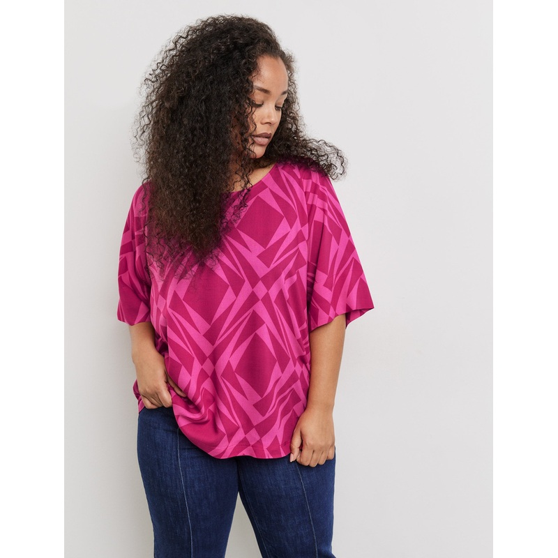 Casual Blouse With Mid-Length Sleeves And A Graphic Print