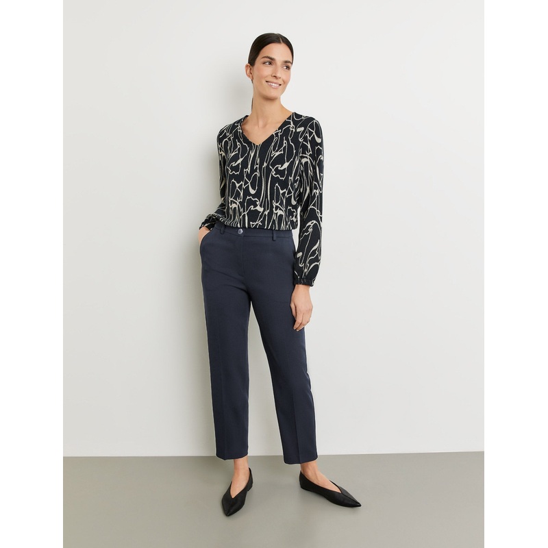 Elegant 7/8-Length Trousers