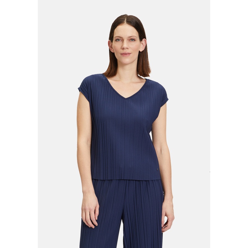 Round Neck Shirt With Pleats