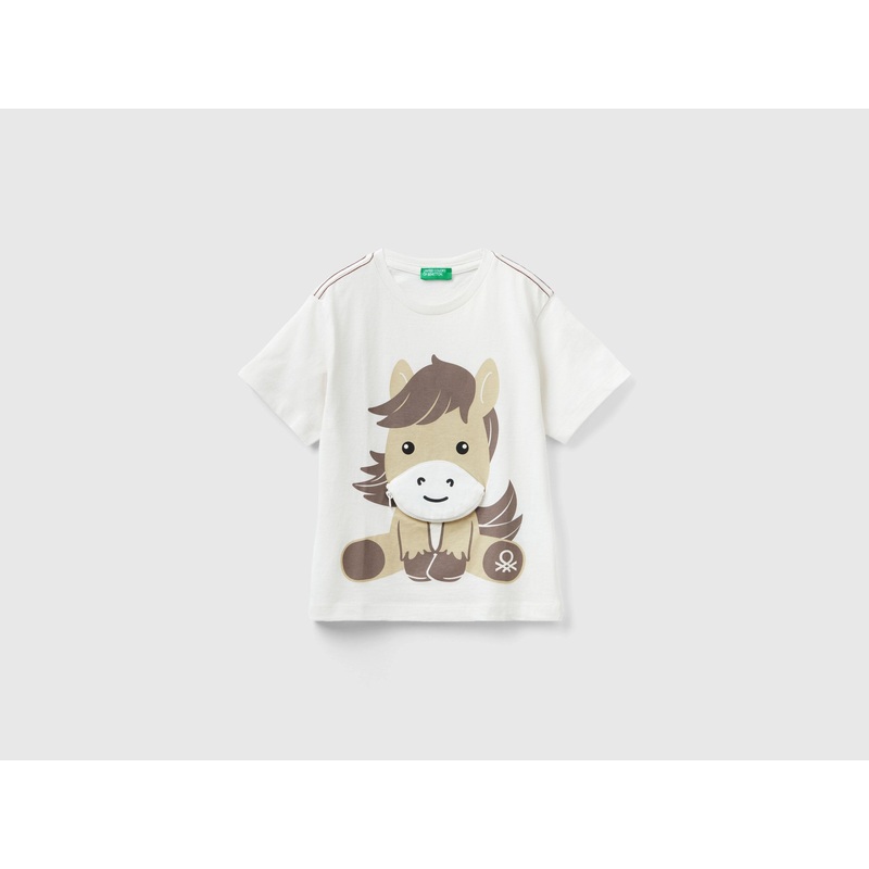 T-Shirt With Pouch Applique