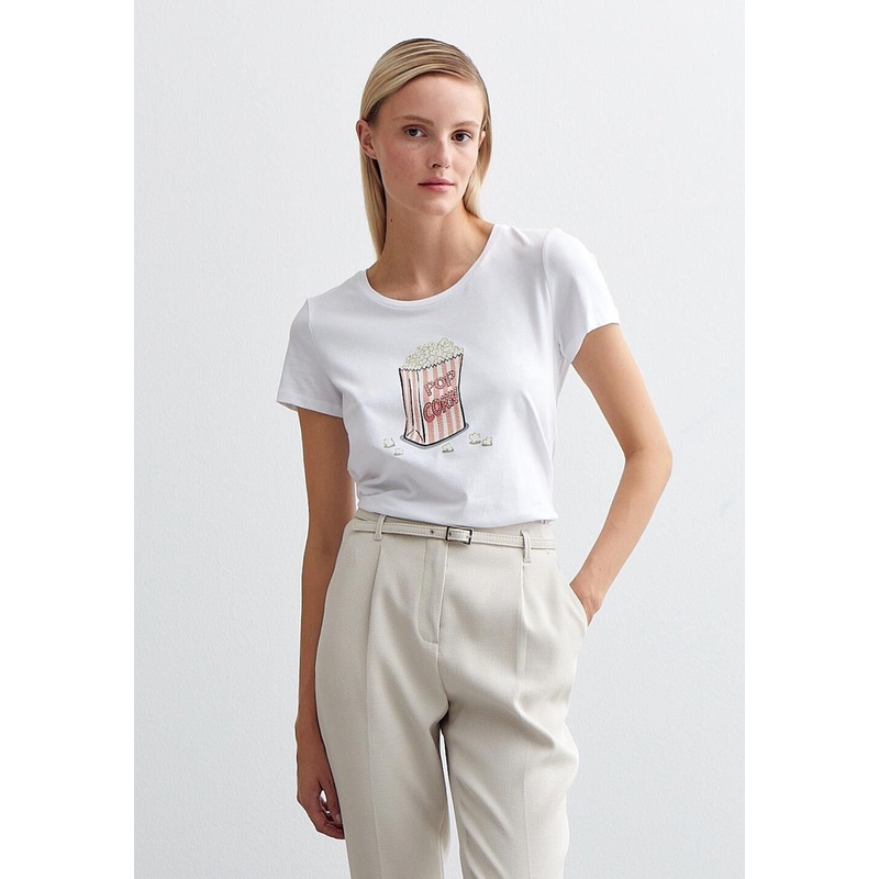 White T-Shirt With "Popcorn" Front Print