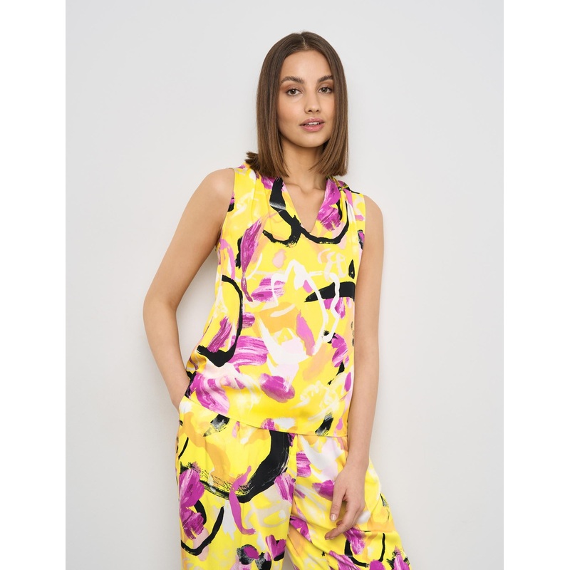 Sleeveless Blouse With A Floral Print