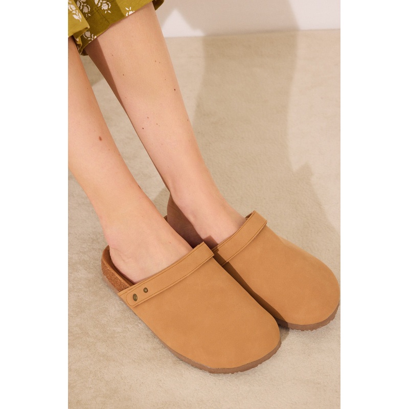 Camel Closed Bio Sneakers