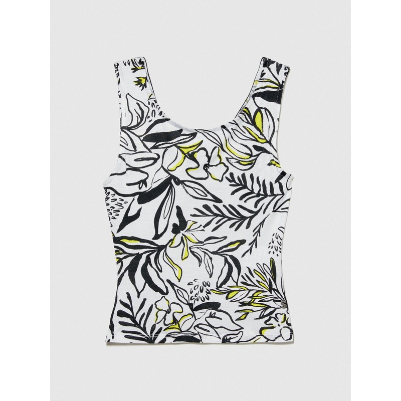 Printed Top With Crisscross