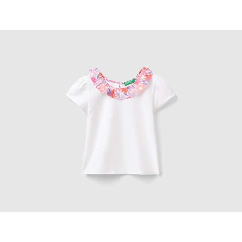T-Shirt With Floral Collar