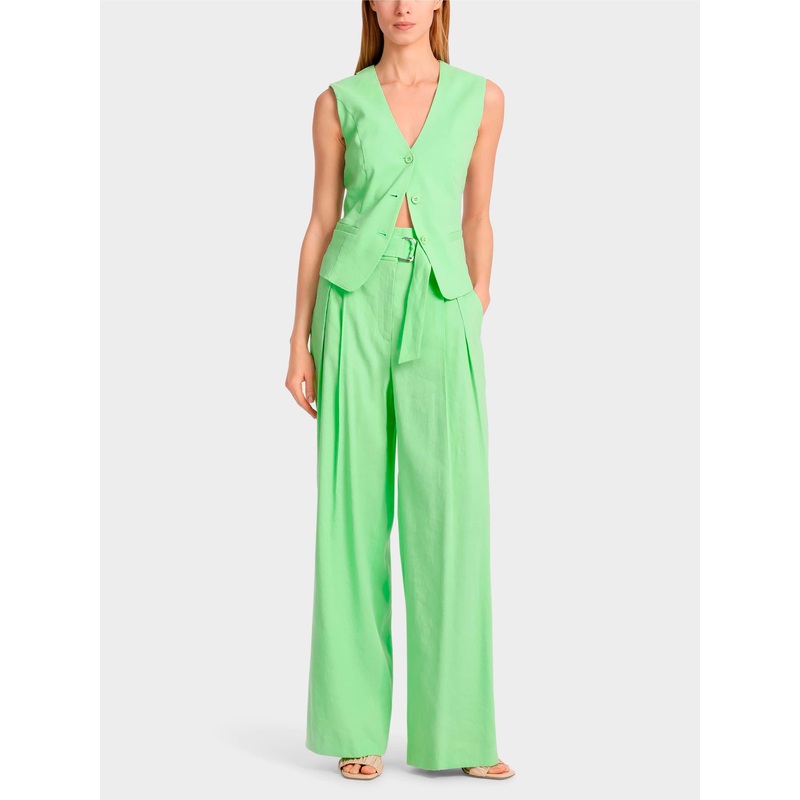 Model Wichita - Paperbag-Style Pants