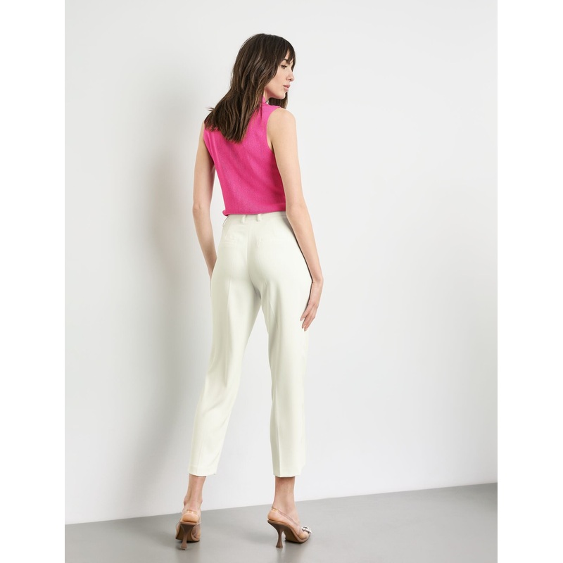 Elegant 7/8-Length Trousers In A Slim Fit