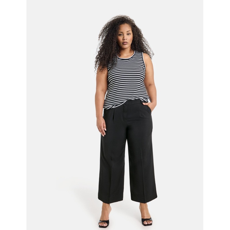 Lightweight 7/8-Length Trousers With A Wide Leg