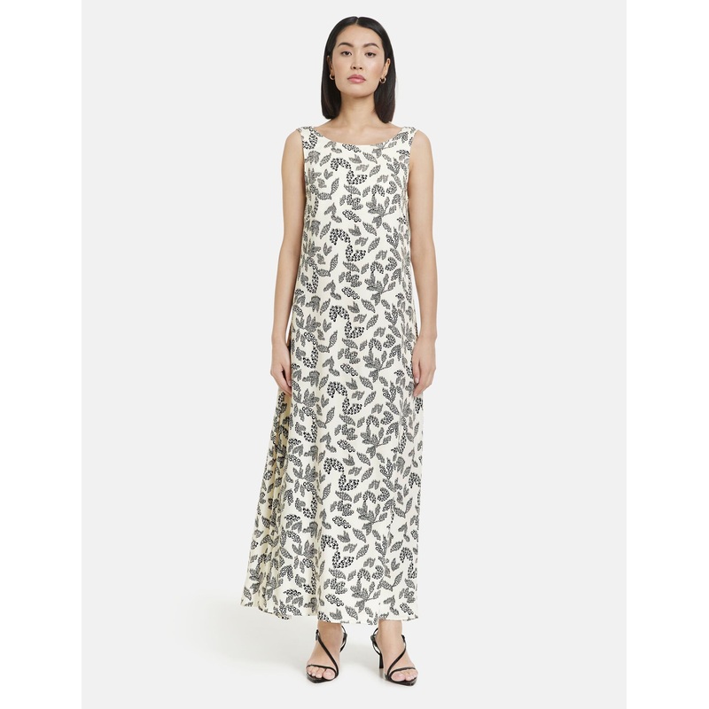 Sleeveless Maxi Dress with a Cut-Out at the Back