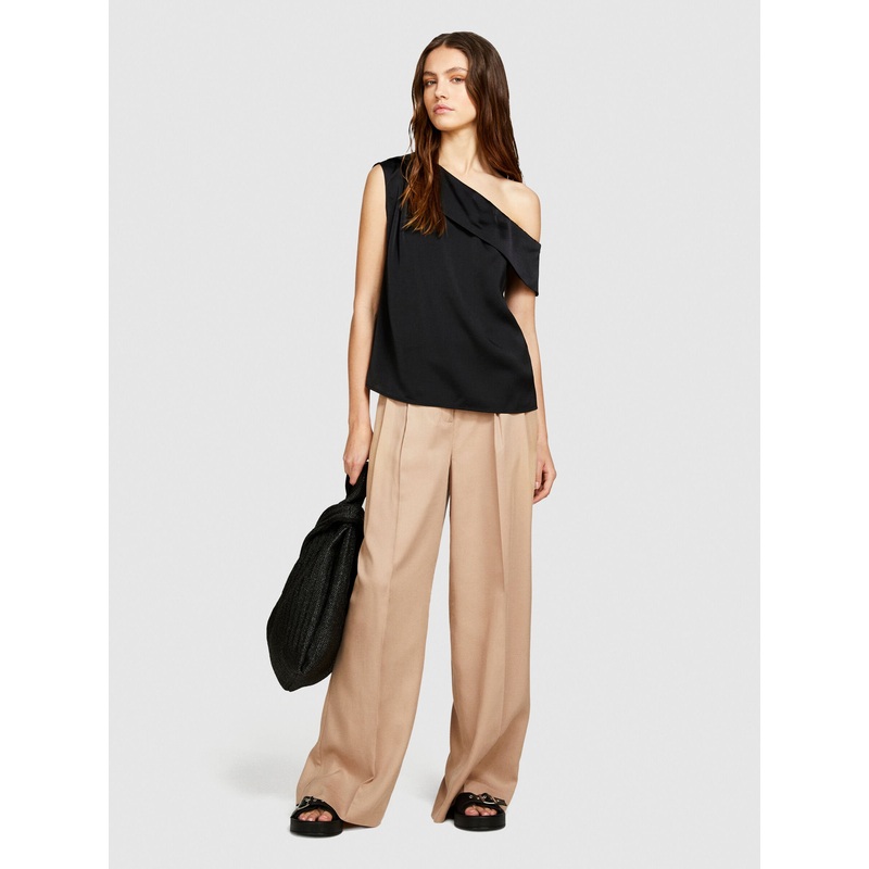 Single-Shoulder Top