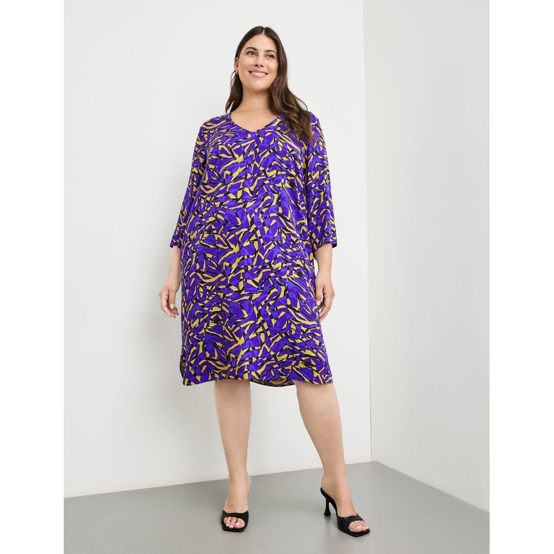 Blouse Dress With An All-Over Print And Slip