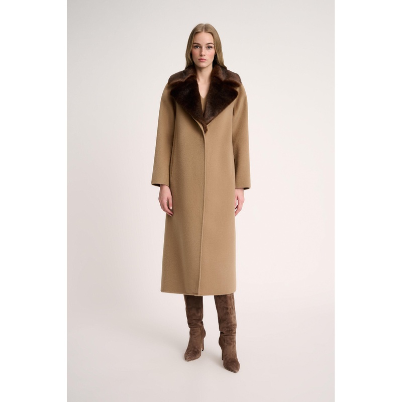 Sussulto Coat With Faux Fur Lapels
