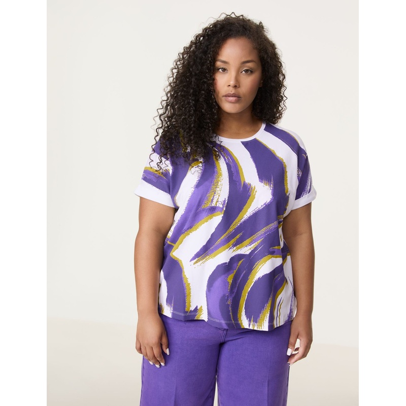 T-Shirt With An Abstract Print