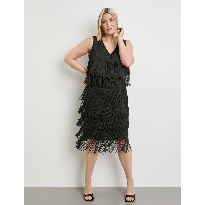 Slim-Fitting Skirt With Fringing