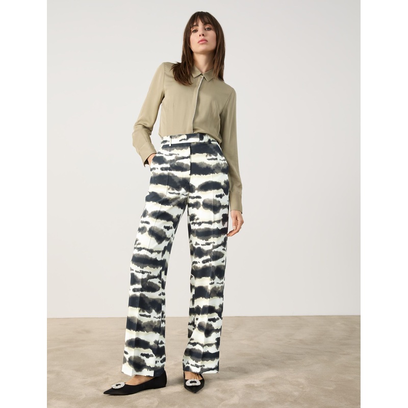 Flowing Trousers With A Wide Leg