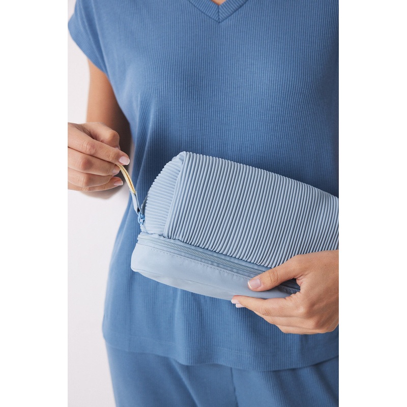 Blue Gummed Medium Beauty Case