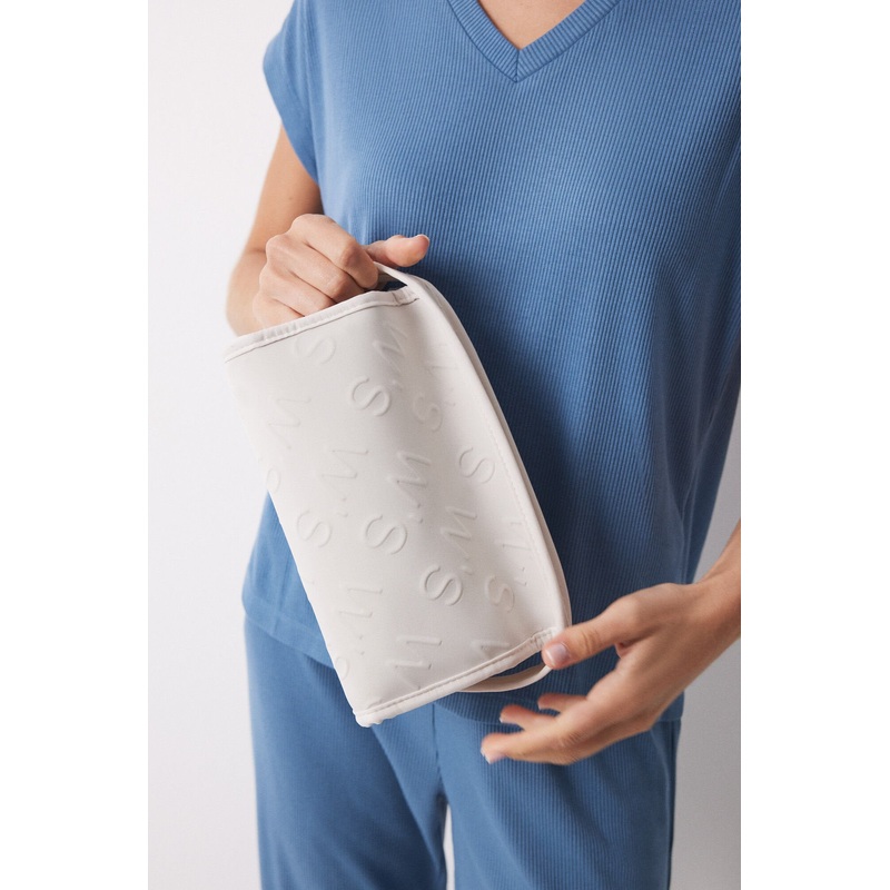 Medium Gray Logo Beauty Case