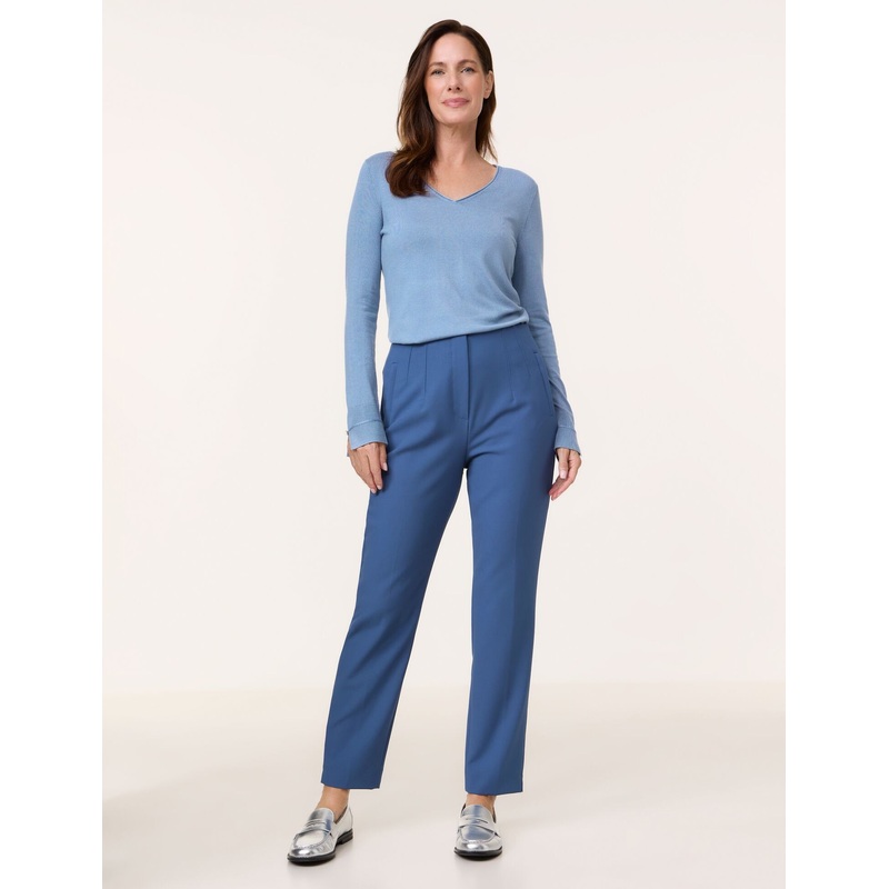 Elegant 7/8-Length Trousers With Pressed Pleats