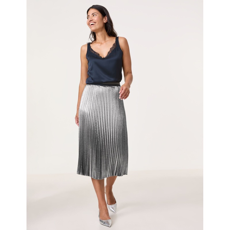 Pleated Skirt with A Shiny Finish