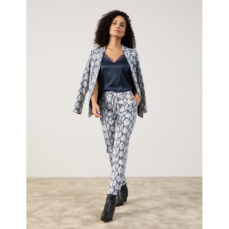 7/8-Length Trousers with A Snakeskin Pattern
