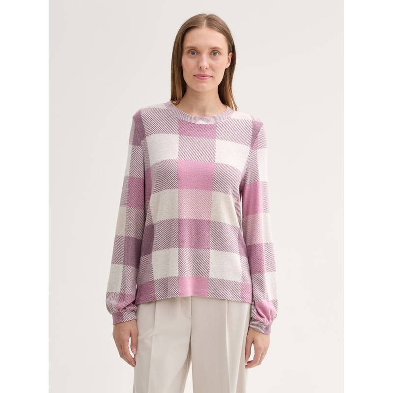 Long-Sleeved Shirt with A Check Pattern