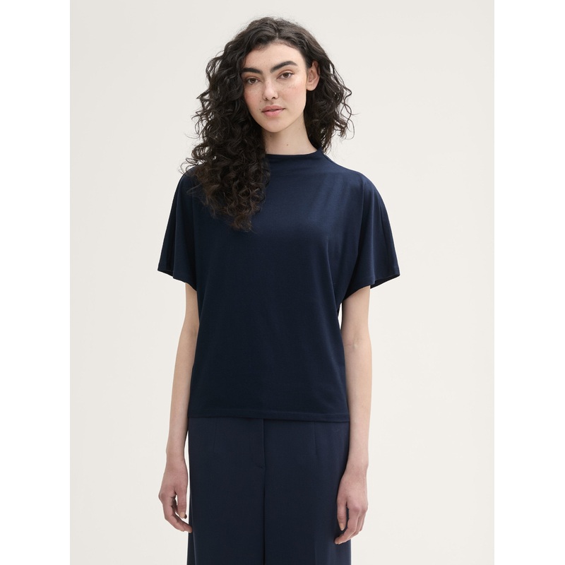 T-Shirt with A Stand-Up Collar
