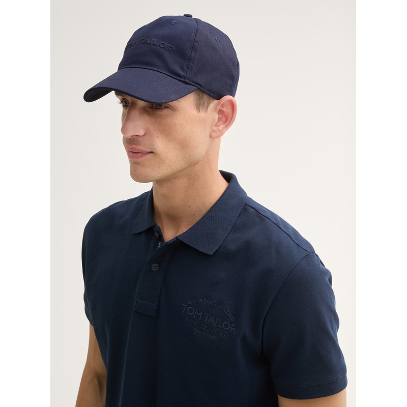Basic Cap with An Embossed Logo