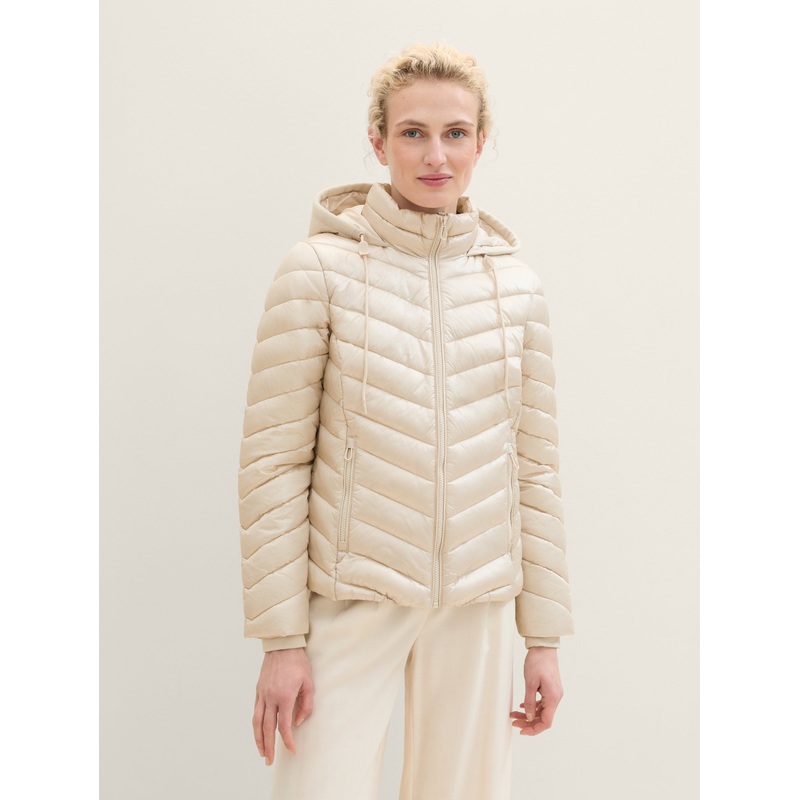 Lightweight Quilted Jacket with A Hood