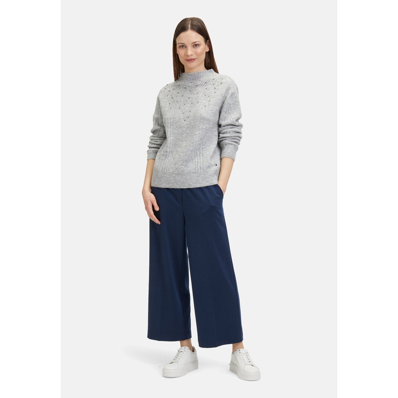 Pull-On Pants with Structure
