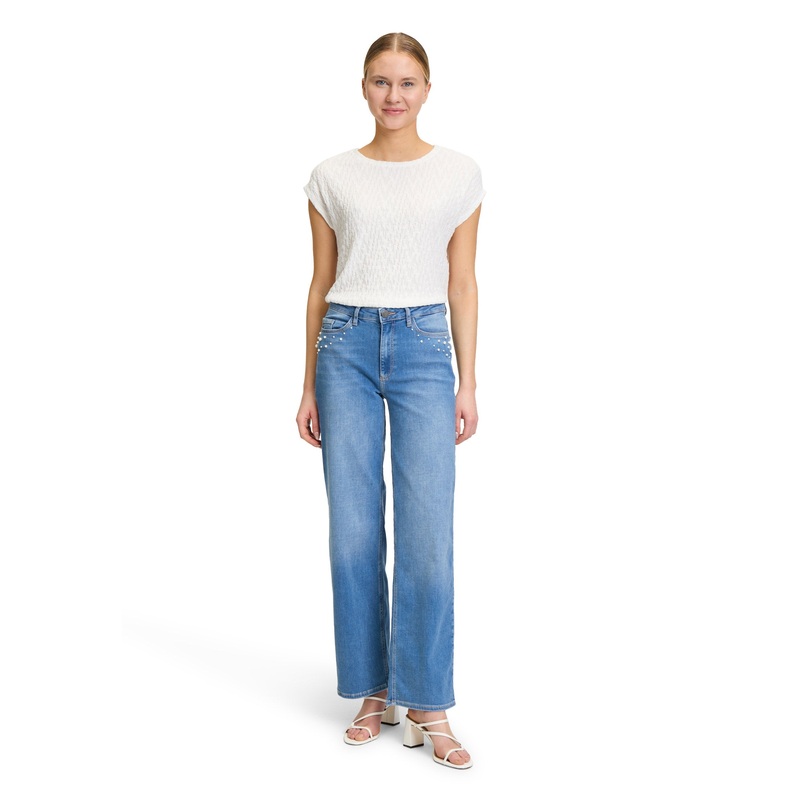 Figure-Skimming High-Waisted Jeans
