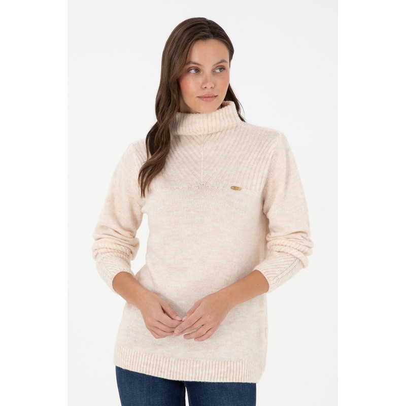White Knitwear Sweater with Wide Turtleneck