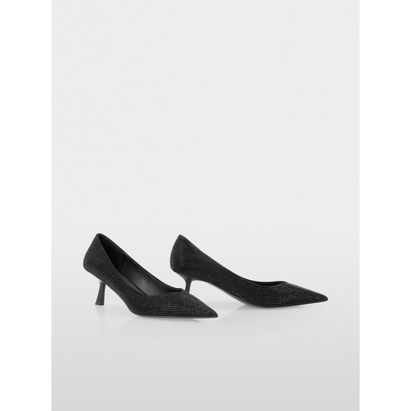 Pointed Pumps in V-Shape