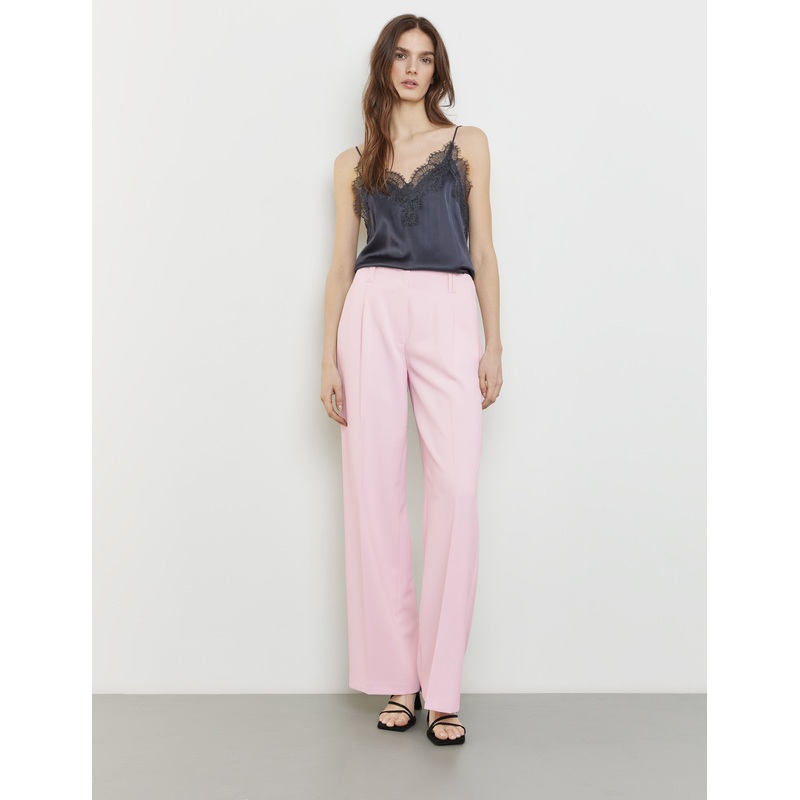 Elegant Wide-Leg Trousers Made Of Stretch Fabric