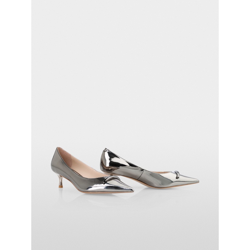 Pointed Pumps in Metallic Mirror