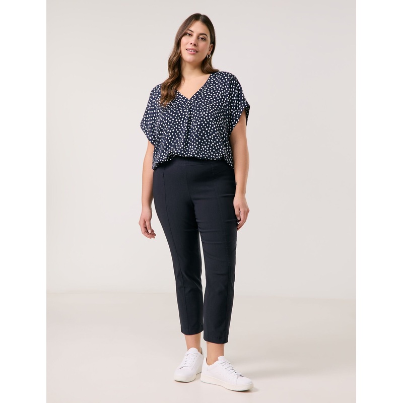 Lucy Stretchy 3/4-Length Trousers